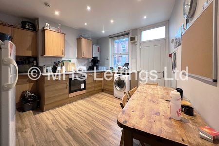 7 Bedroom End Terraced House for rent in Thornville Road - Photo 2