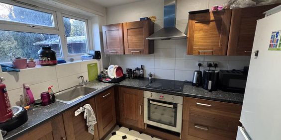 1 bedroom in a house share to rent - Photo 3