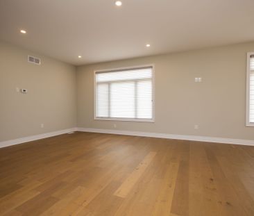 For Lease - 3580 Canfield Crescent, Fort Erie, Ontario - Photo 1