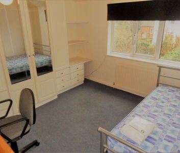 4 bedroom House in Richmond Avenue, Leeds - Photo 2