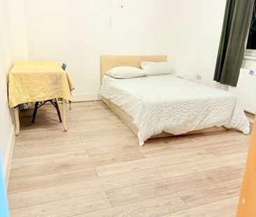Room in a Shared House, Billet Road, E17 - Photo 4