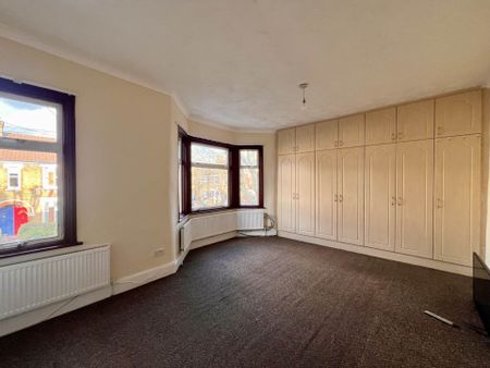 Guide Price £3,300 pcm - Available Now - Part Furnished - Photo 4