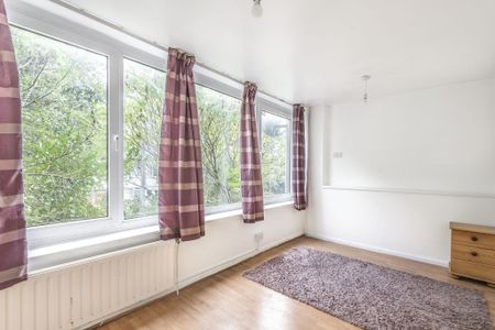 4 bedroom end of terrace house to rent - Photo 4