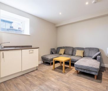 5 bedroom private hall to rent - Photo 1