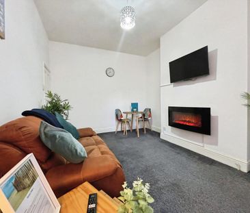 2 bedroom ground floor flat to rent - Photo 1