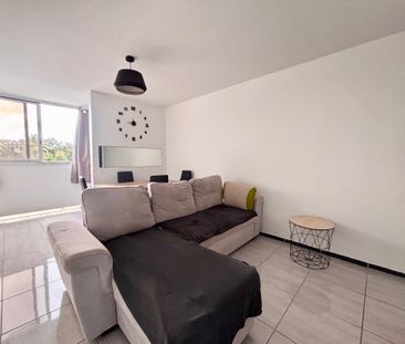 Location Appartement 4 pièces 82m² LES ABYMES 97139 - Photo 1