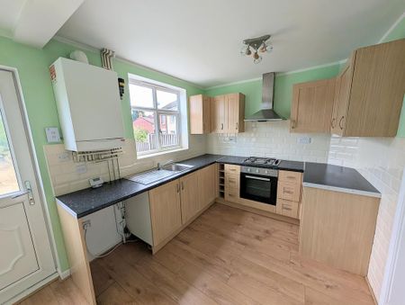 3 bedroom end of terrace house to rent - Photo 2