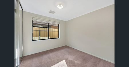 LARGE MODERN FAMILY - 20 MINUTES TO CBD - Photo 5