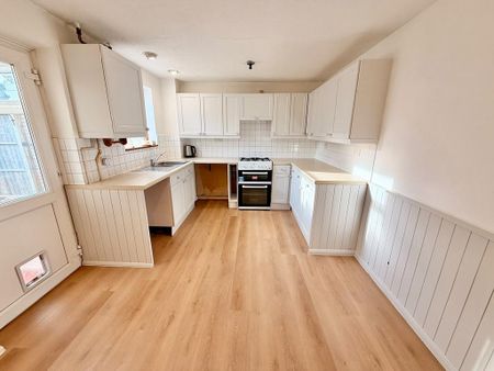 3 bedroom terraced house to rent - Photo 5