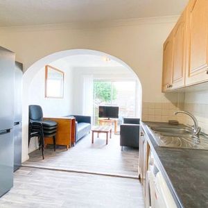 6 bedroom house to rent - Photo 2