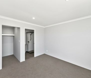 Right by the park - Photo 2
