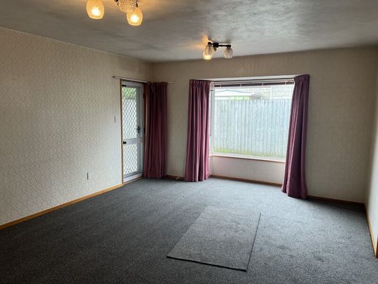 Belfast – Spacious 3 bedroom home, 2 x Heat pumps, Fully fenced section - Photo 1