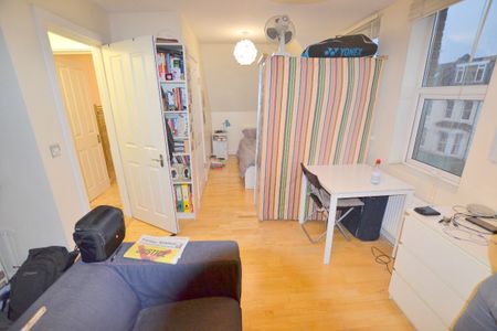 Studio Flat, Lavender Hill, SW11 - Photo 2