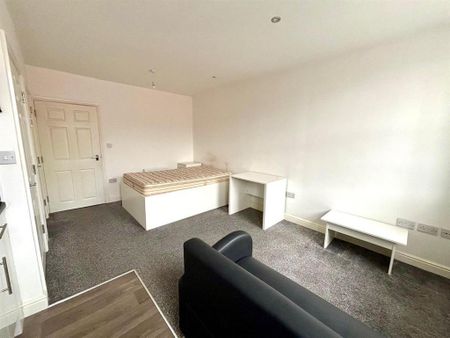 Studio to rent - Photo 2