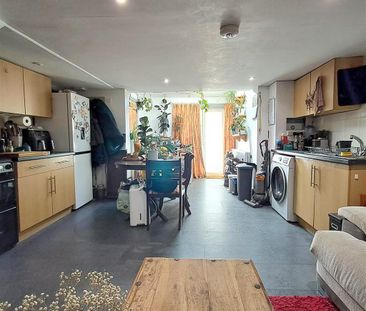 1 bedroom semi-detached house to rent - Photo 4