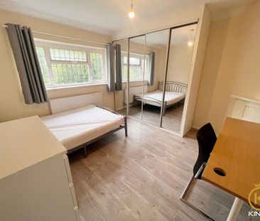 5 bedroom semi-detached house to rent - Photo 3