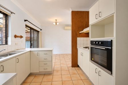 Spacious 2 Bedroom Townhouse&excl;&excl; - Photo 5