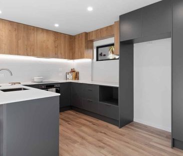 Stylish Living in a Convenient Location - Photo 5