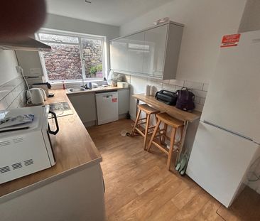 3 Bed Terraced House, Kingsdown, BS2 - Photo 5
