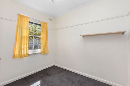 Bright & Spacious Living Just Steps from Carlisle Street! - Photo 2