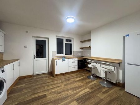 2 bedroom terraced house to rent - Photo 4