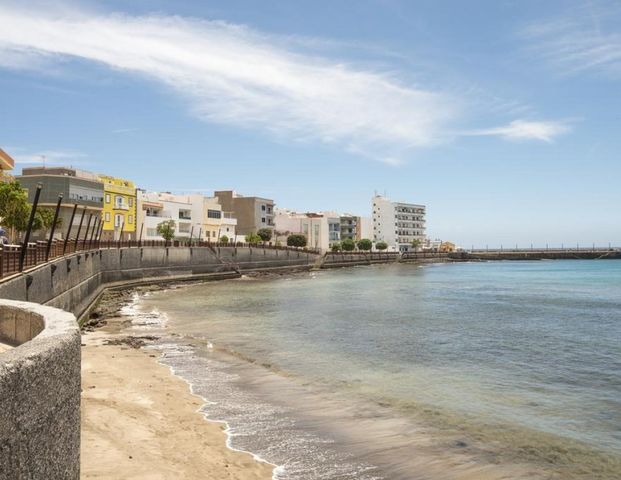 Large Apartment in Playa de Arinaga - Photo 1