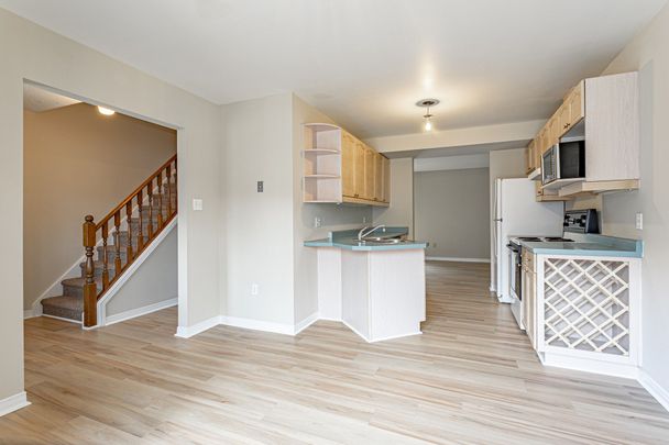 For Lease - 50 CHAPMAN Court Unit# 27, London North, Ontario - Photo 1