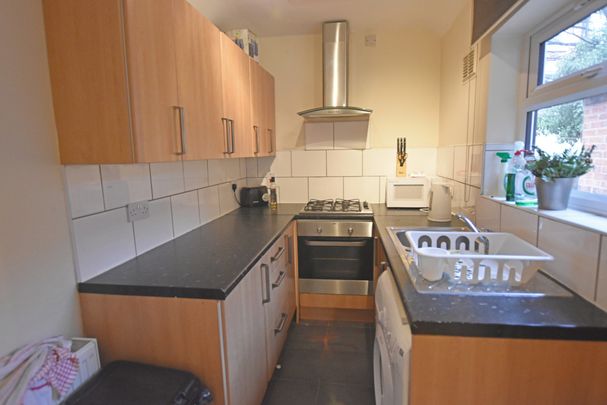 2 Bedroom Mid Terraced House - Photo 1