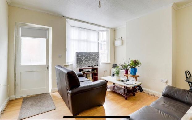2 Bed Semi-Detached House, Holland Street, NG7 - Photo 1