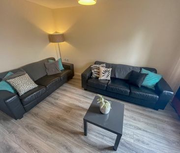 4 bedroom terraced house to rent - Photo 1