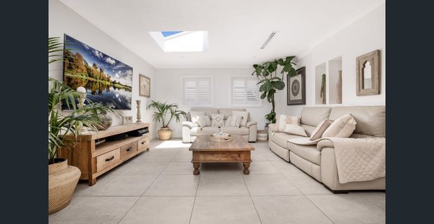 MODERN FOUR BEDROOM HOUSE - Photo 1