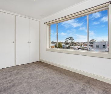 Top Floor Treat in Excellent Ascot Vale - Photo 1