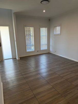 Modern home - Walk to Westfield Sports & Shops - Photo 1