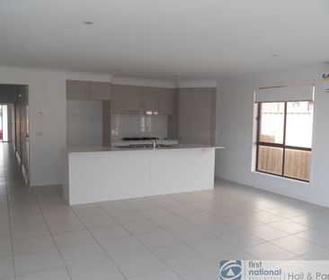 10 Solar Close, 3977, Cranbourne East Vic - Photo 2