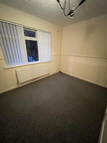 Queens Crescent, Glengormley, BT36 5HY - Photo 3