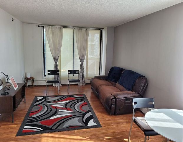 Bright and renovated 2 bedroom 1 bath close to all amenities | 802 - 1240 12 Avenue Southwest, Calgary - Photo 1