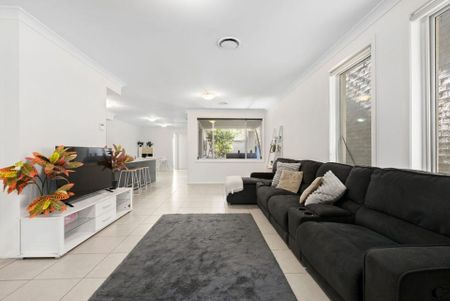 37 Sydney Smith Drive, Penrith - Photo 2