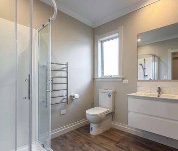 Modern 3-Bedroom Home - Great location - Photo 4