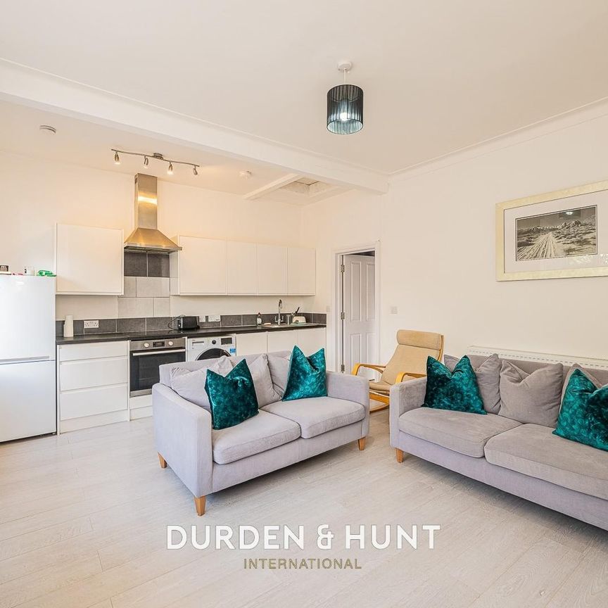 Station Road, Chingford - Photo 1