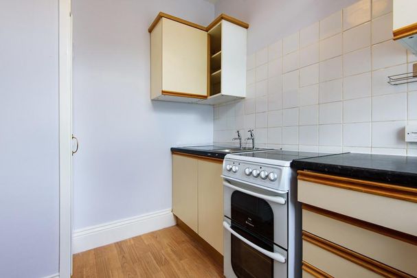 1 bedroom ground floor flat to rent - Photo 1