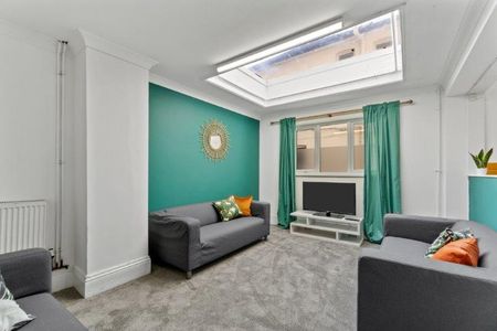 6 Bedroom | 14A Queen Anne Terrace, PL4 8EG - Photo 4