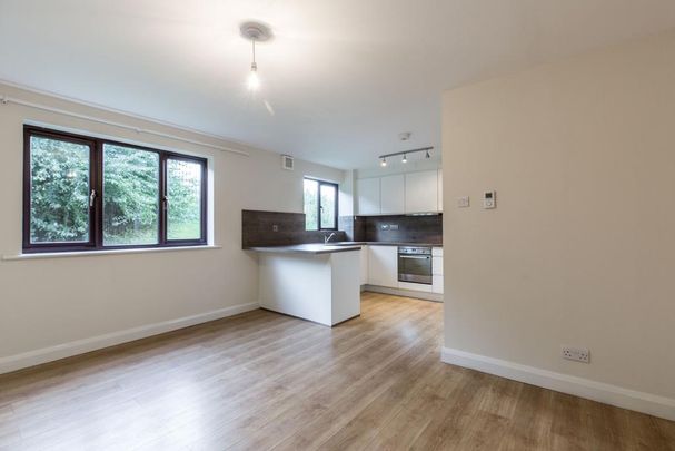 2 bedroom ground floor flat to rent - Photo 1