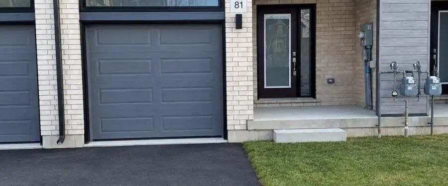 81 QUEENSBROOK CRESCENT — 3 Bedroom - Photo 1