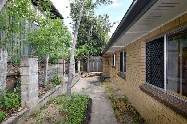PLEASANT DUPLEX IN QUIET STREET - Photo 1