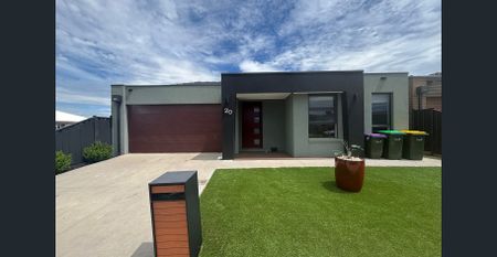 Lush Family Home In Sought After Location - Photo 2