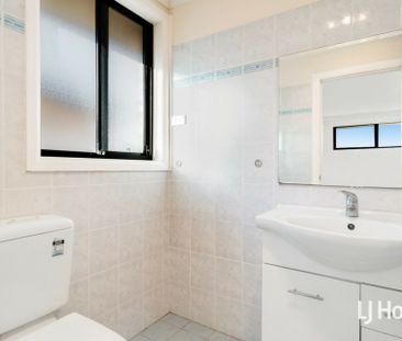 Beautiful 3 Bedroom Townhouse - Great Location! - Photo 6