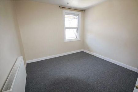 2 bedroom end of terrace house to rent - Photo 2