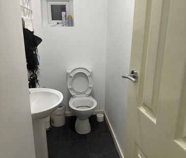 Room in a Shared House, Hersey Street, M6 - Photo 3