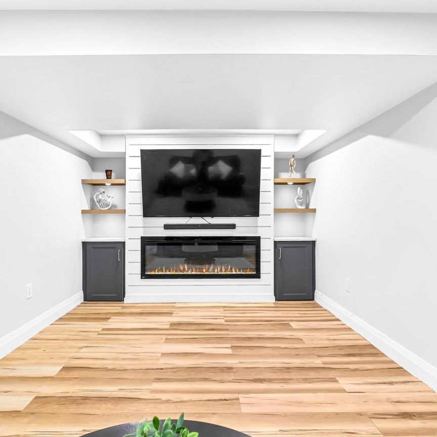 For Lease - 5273 Banting Court, Burlington, Ontario - Photo 1