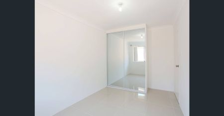 2 BEDROOM UNIT! CONVENIENT LOCATION! - Photo 2